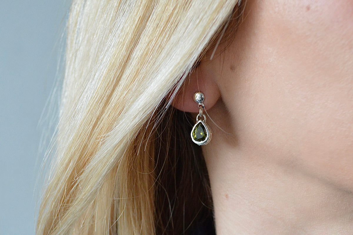 N°6 – 925 sterling silver and olive green cubic zirconia earrings
