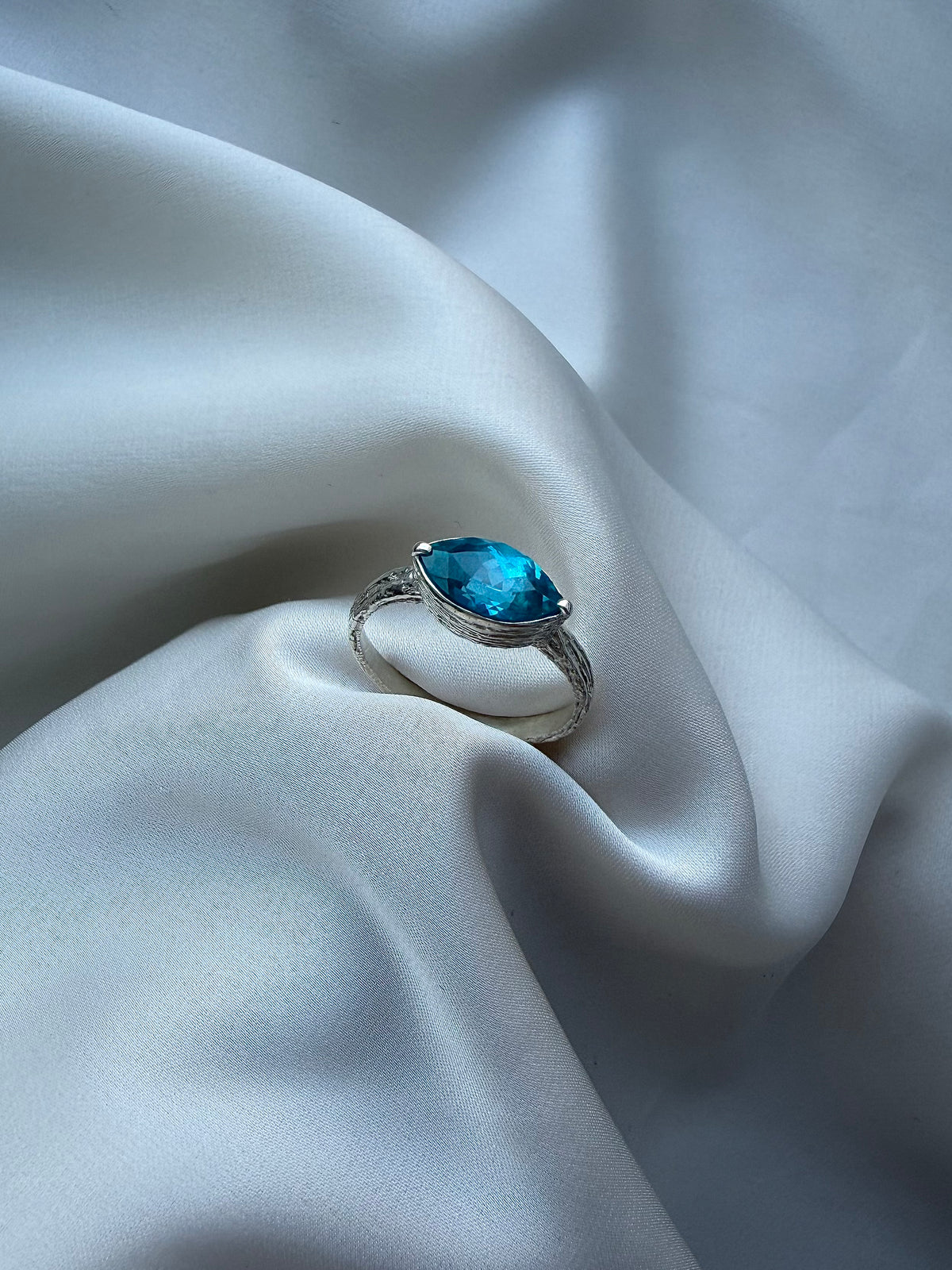 N°25 – Bague en argent 925 et saphir