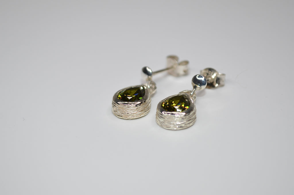 N°6 – 925 sterling silver and olive green cubic zirconia earrings