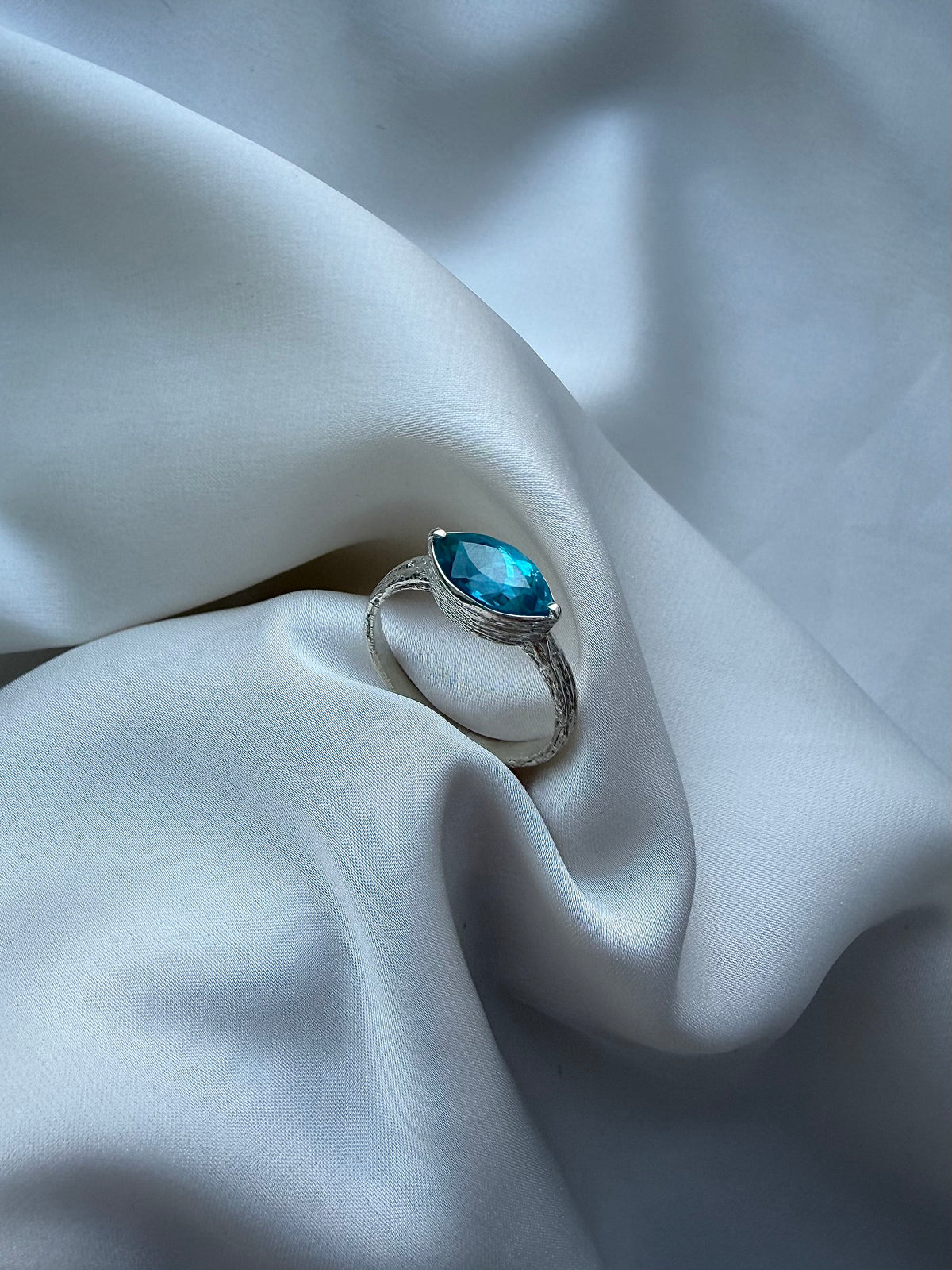 N°25 – Bague en argent 925 et saphir