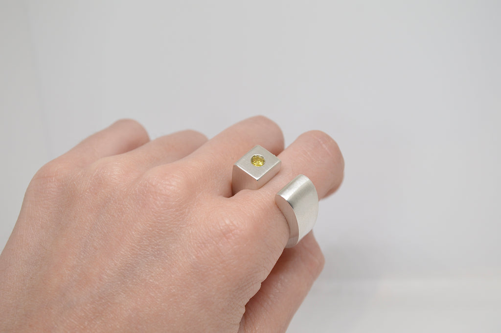 N°4 – Bague asymétrique en argent 925 et oxyde de zirconium