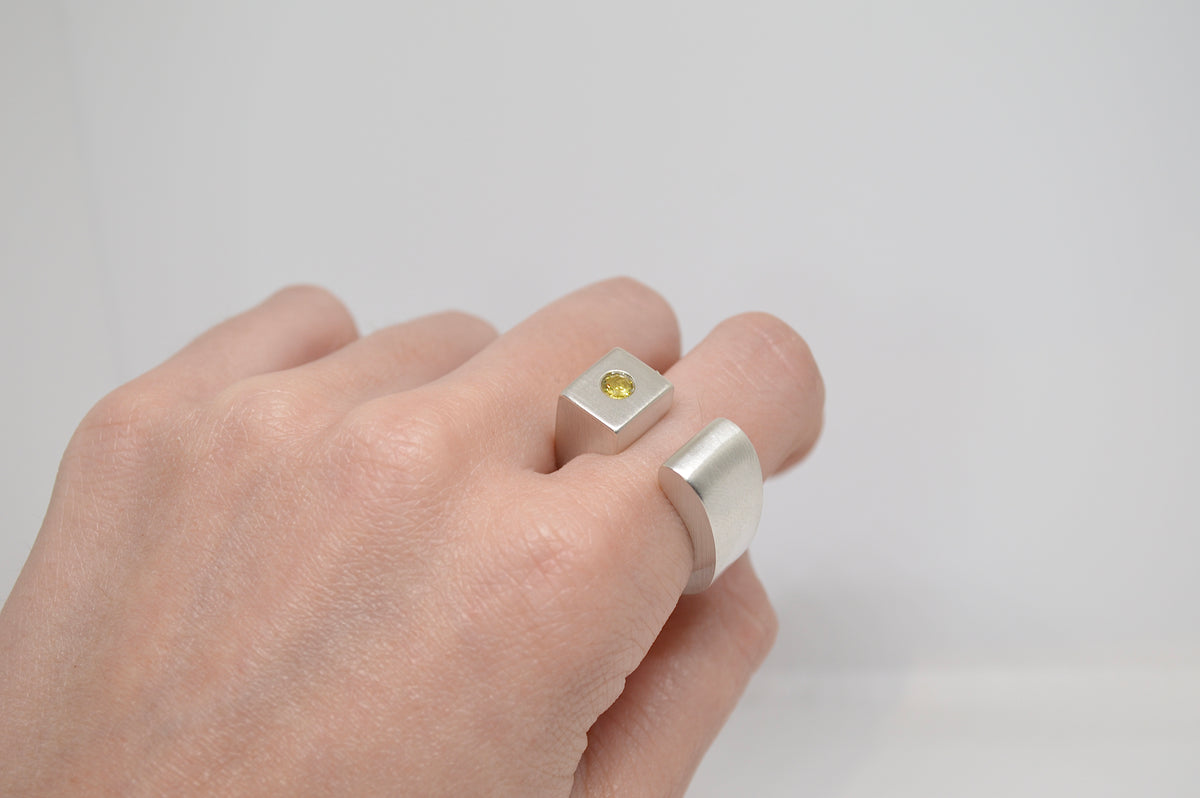 N°4 – Bague asymétrique en argent 925 et oxyde de zirconium