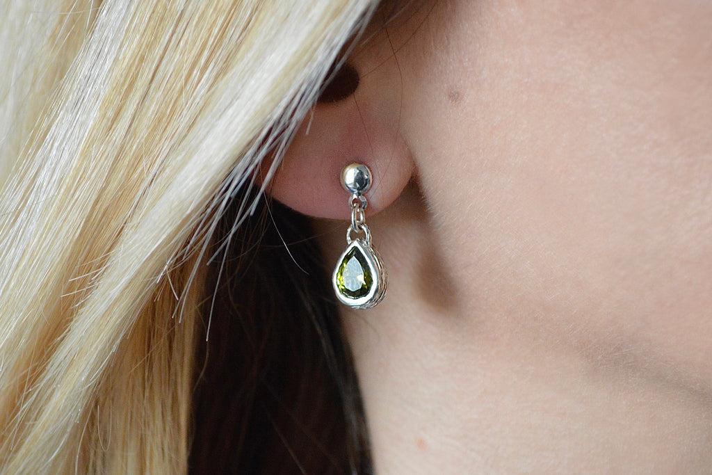 N°6 – 925 sterling silver and olive green cubic zirconia earrings
