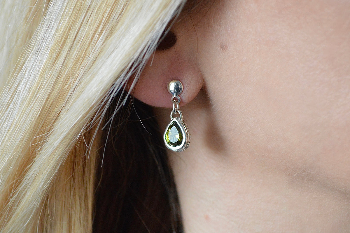 N°6 – 925 sterling silver and olive green cubic zirconia earrings