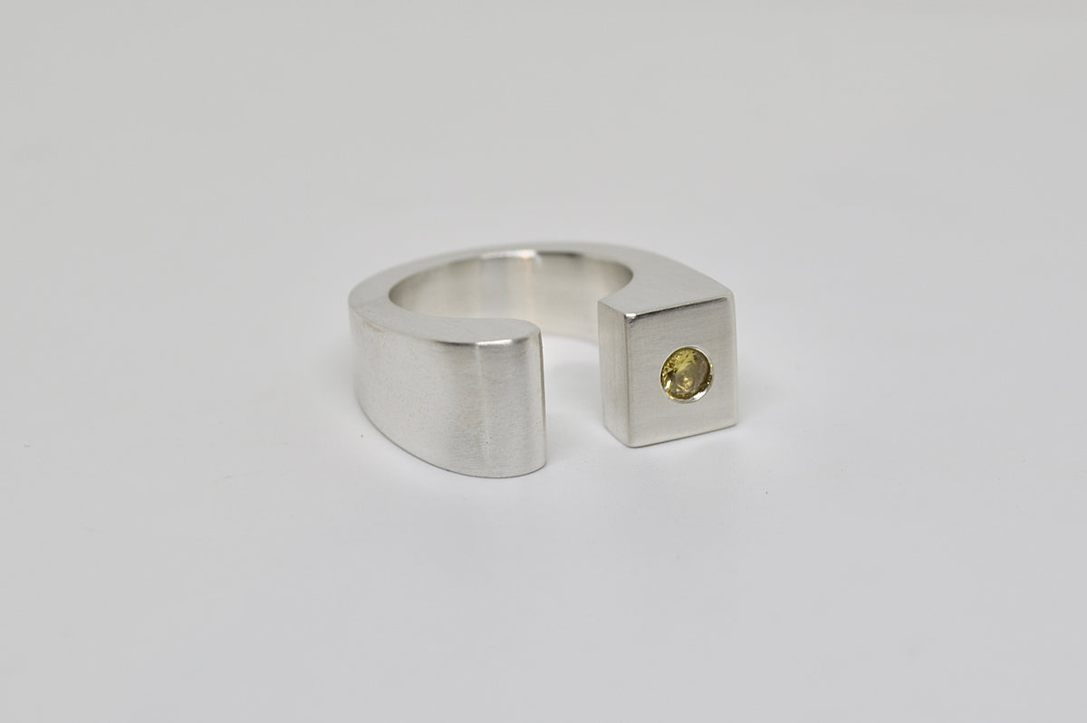 N°4 – Bague asymétrique en argent 925 et oxyde de zirconium